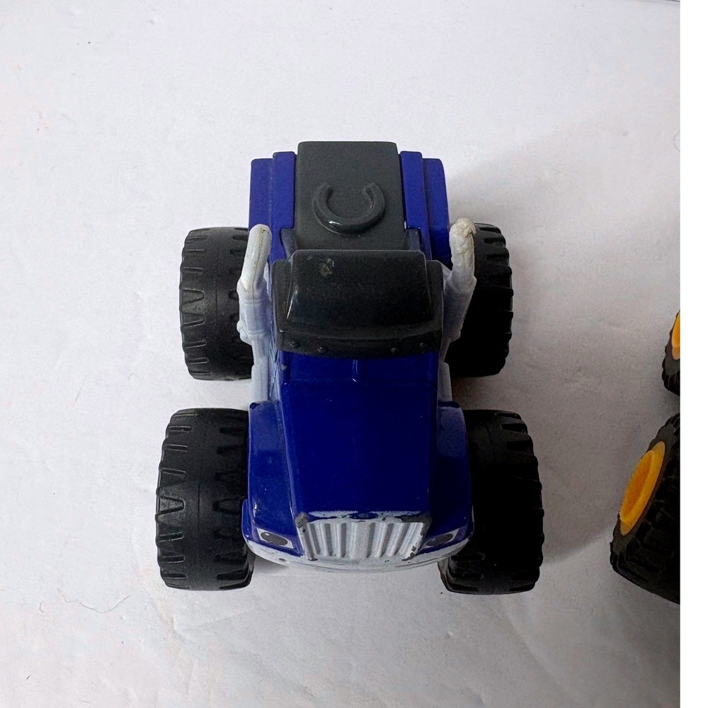 Blaze and the Monster Machines Crusher & Rescue Stripes Diecast Trucks Toys - Picture 2 of 5